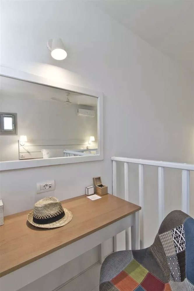 Lindos Comfy Suites 11/58