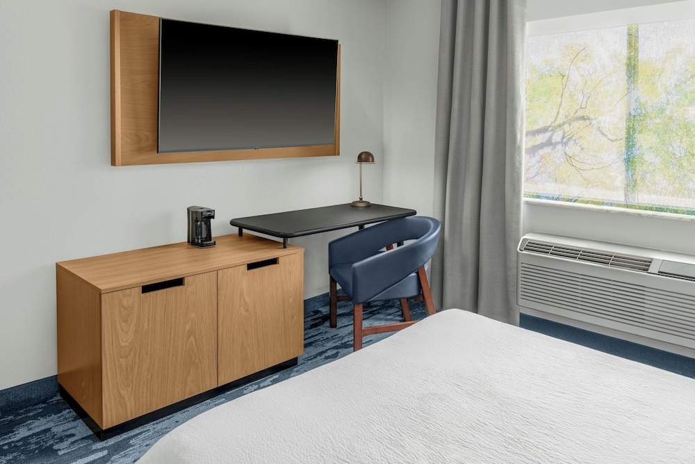 Fairfield Inn Suites San Francisco San Carlos 40/50