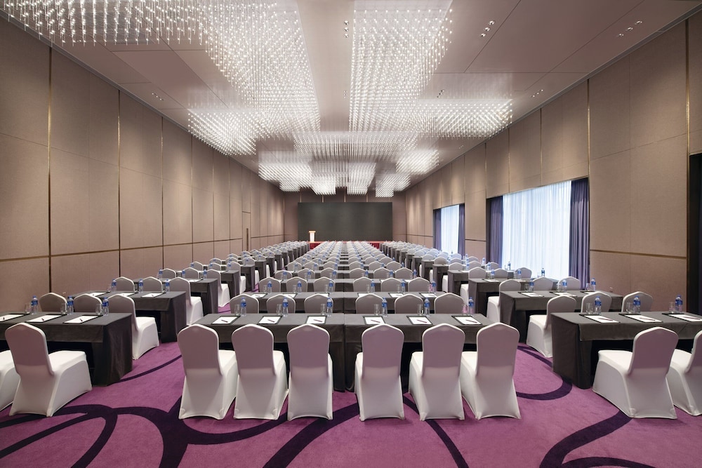 Crowne Plaza Dalian Xinghai 52/70