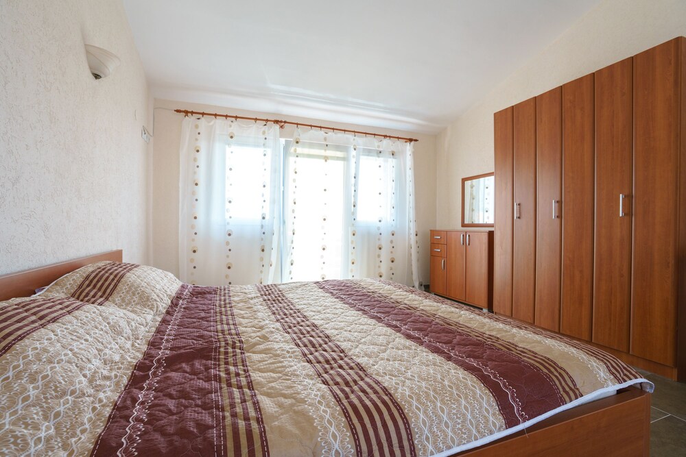 Apartments Lora 14/50