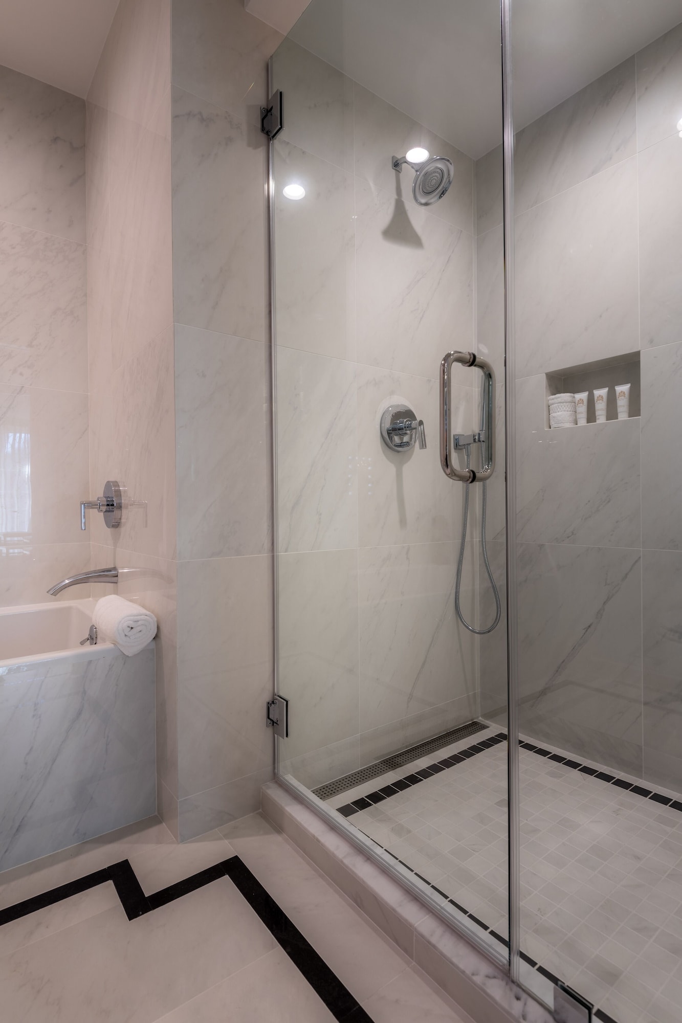 Plaza, Luxury, Suite, 2 Double Beds، Beverly Hills Plaza Hotel & Spa 5/6