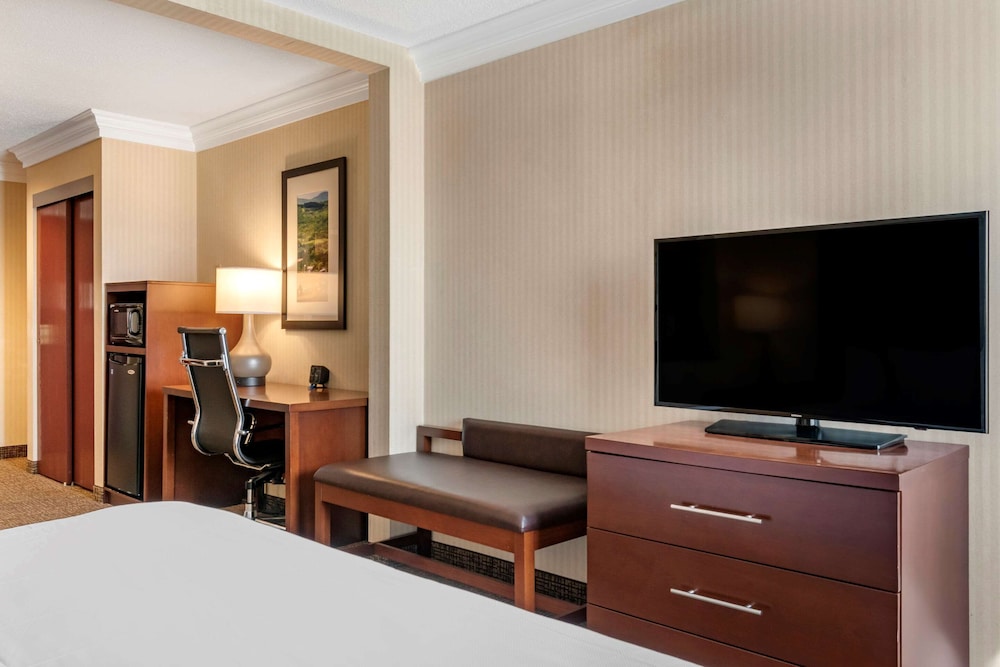 Comfort Suites Downtown Carlisle 15/37