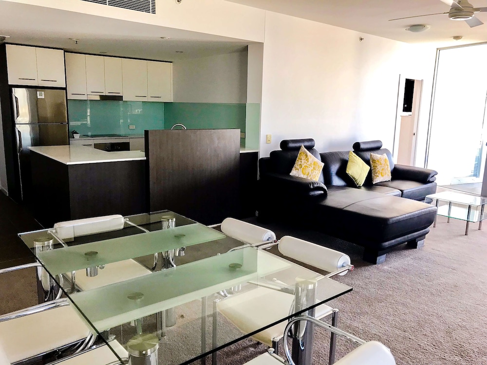 Oaks Townsville Gateway Suites 33/70