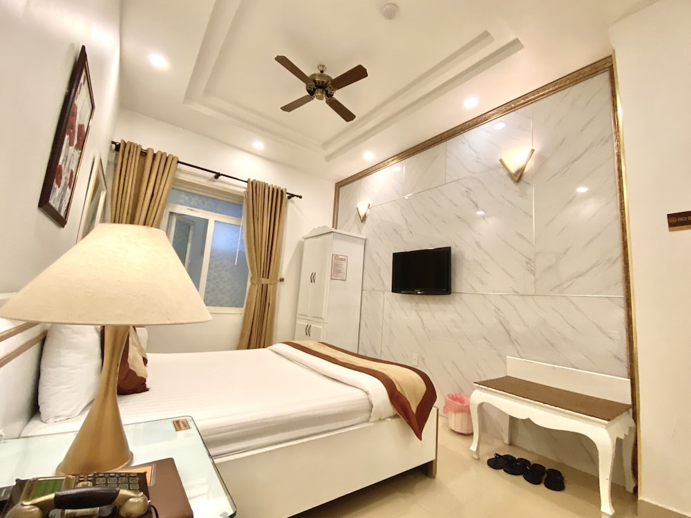 Tulip Hotel 20/69