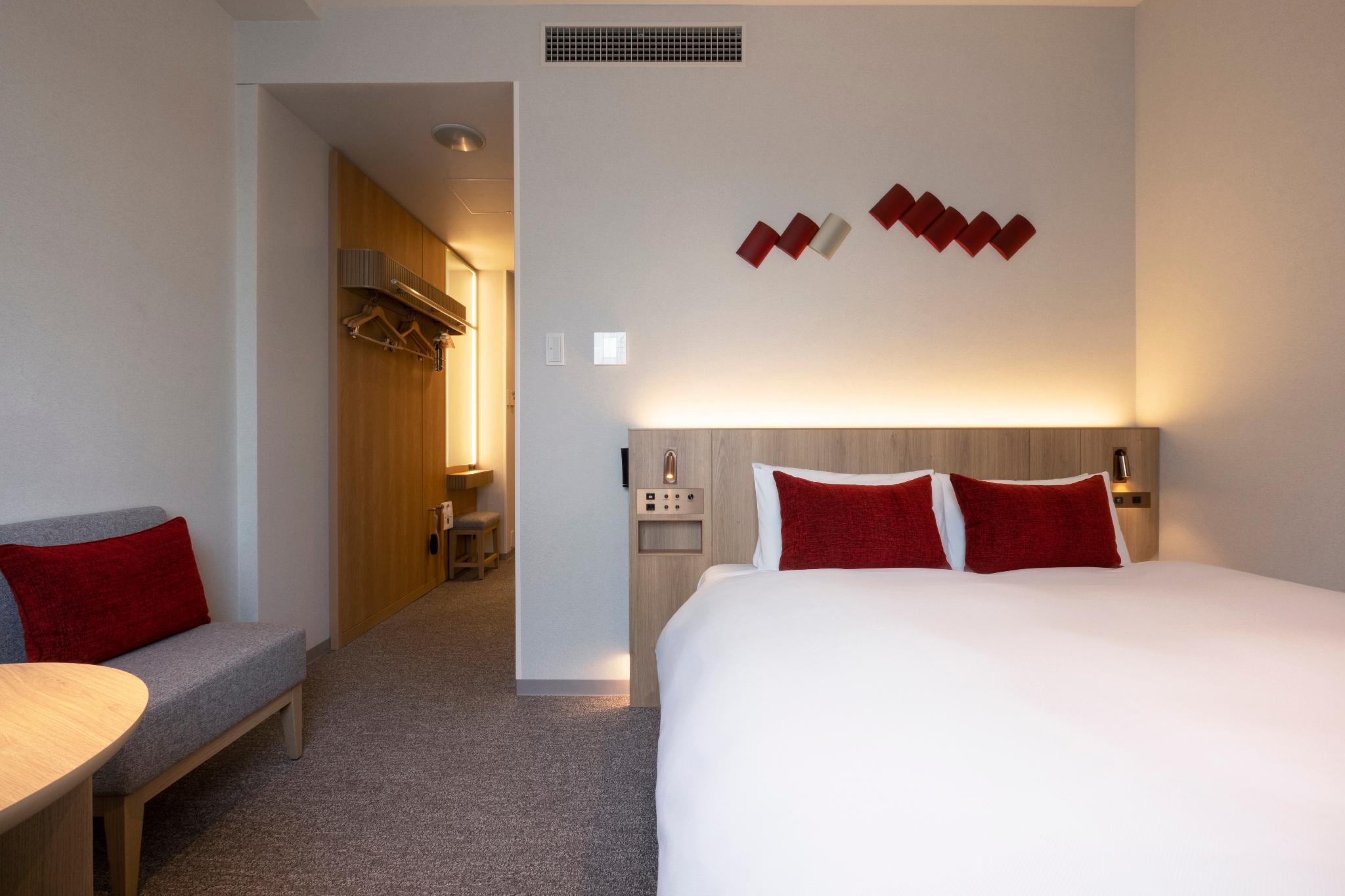 Moderate, Queen Bed, Prime Floor