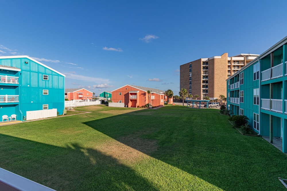 Executive Keys Condominiums on the Beach 61/66