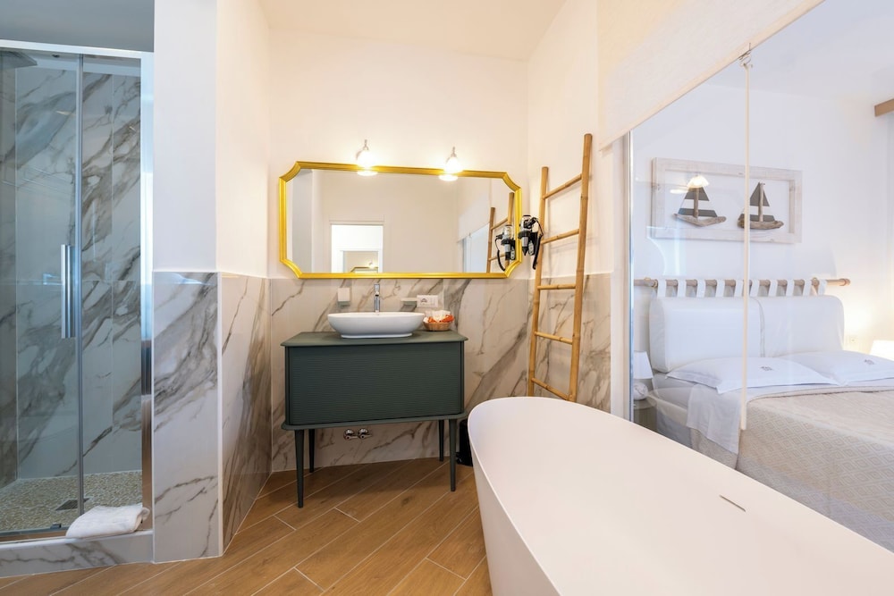 SUITE, SEA VIEW