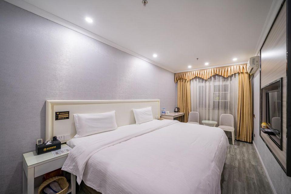 DELUXE, DOUBLE BED