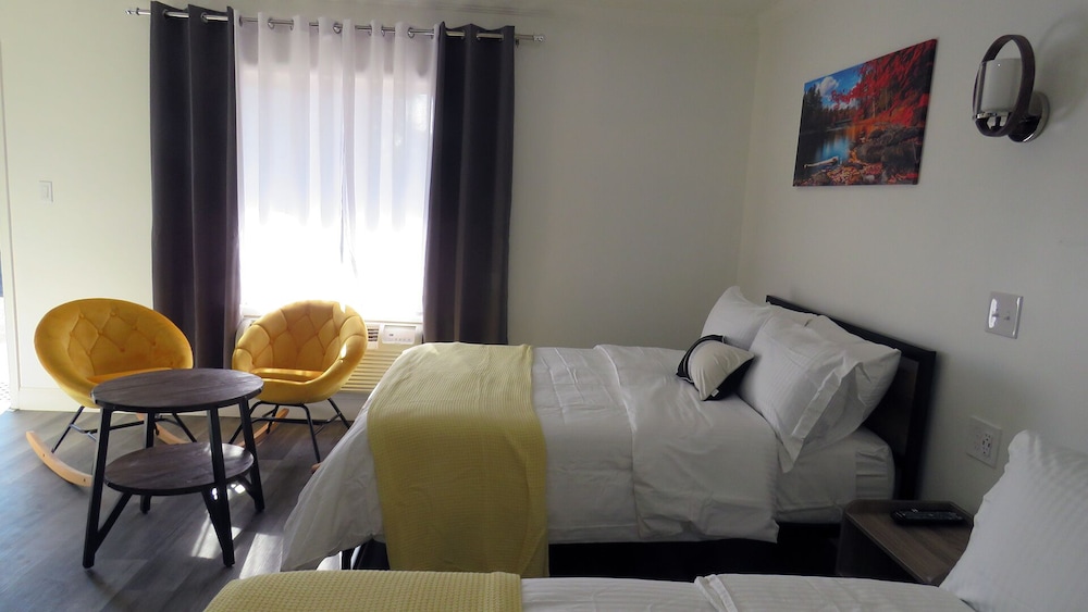 Gatehouse Motel 45/73