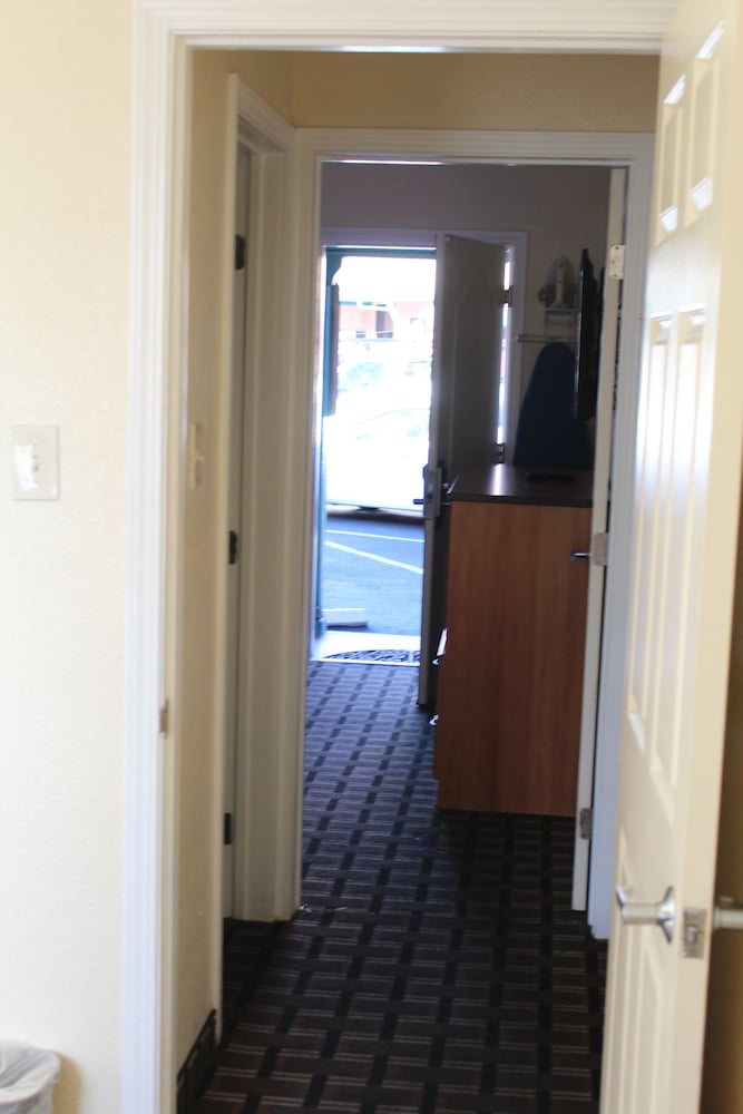 Riverside Inn & Suites Santa Cruz 7/56