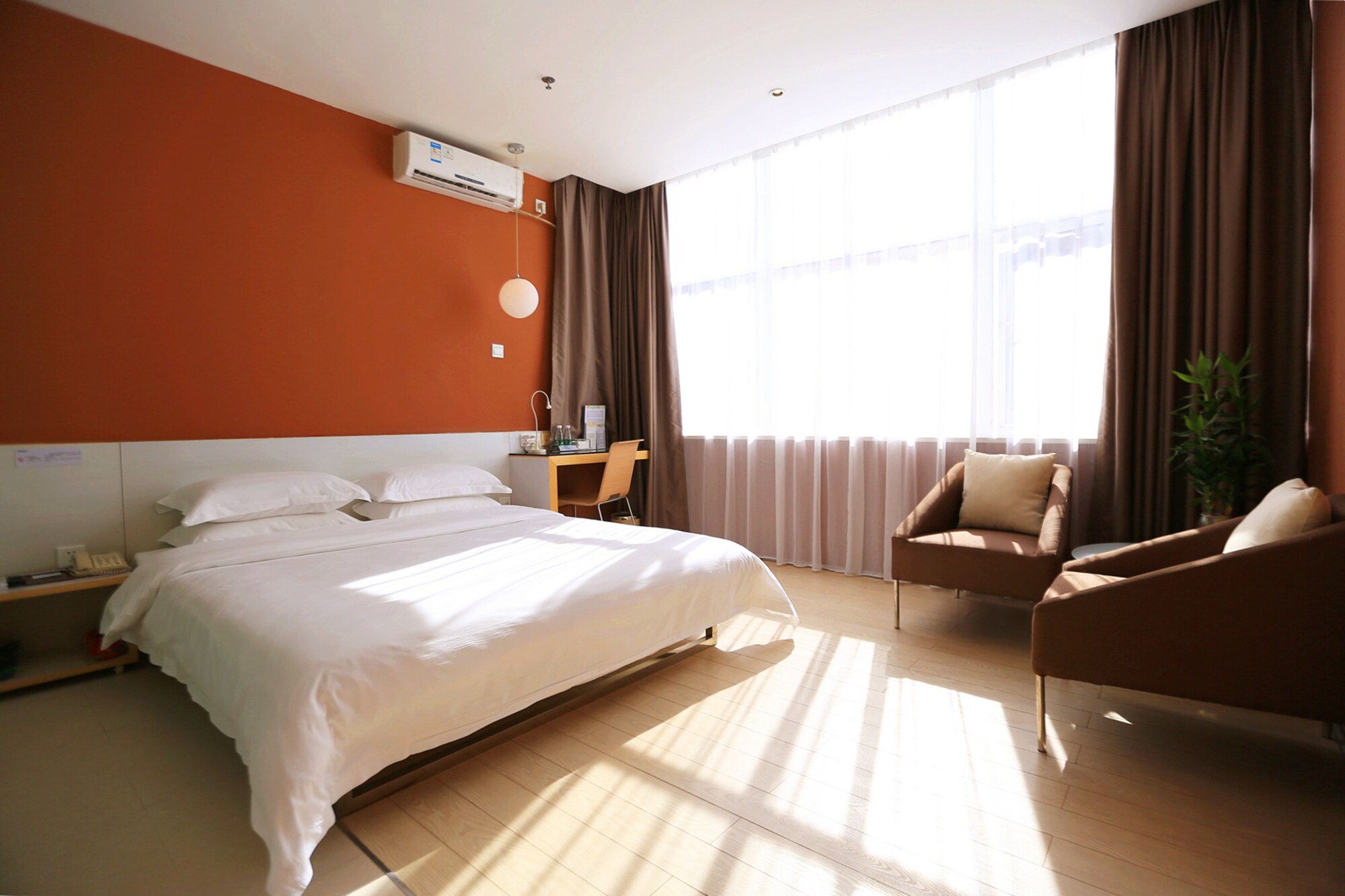 DELUXE, DOUBLE BED