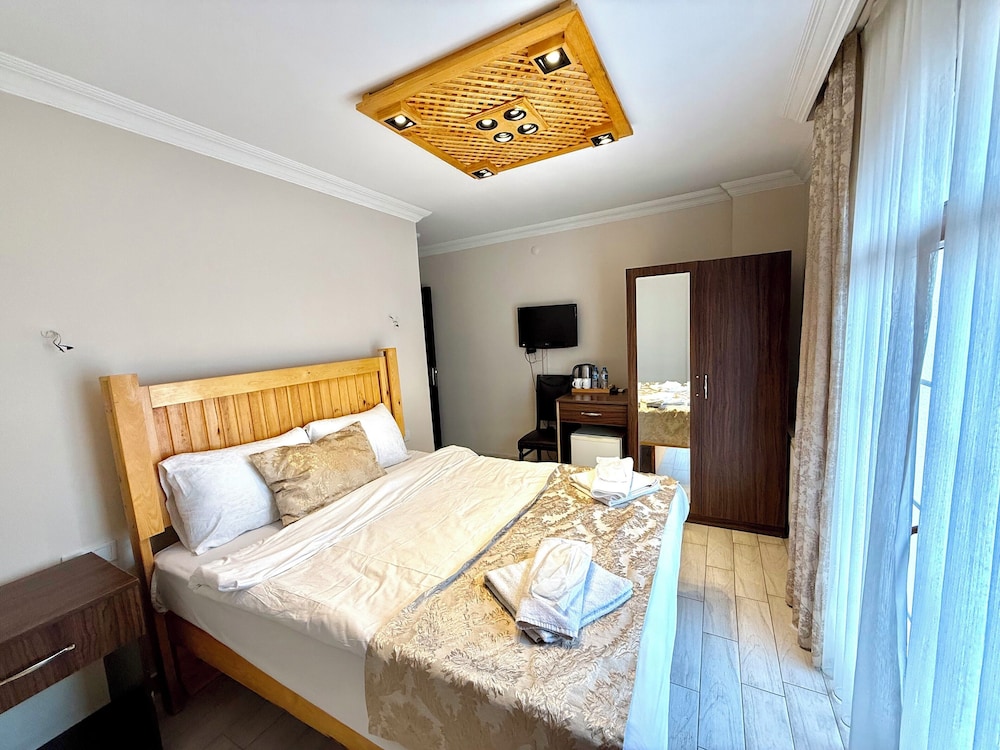 DELUXE, DOUBLE BED