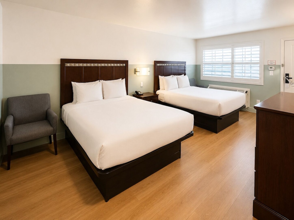 غرفة بسريرين كوين، Stargazer Inn And Suites 3/10