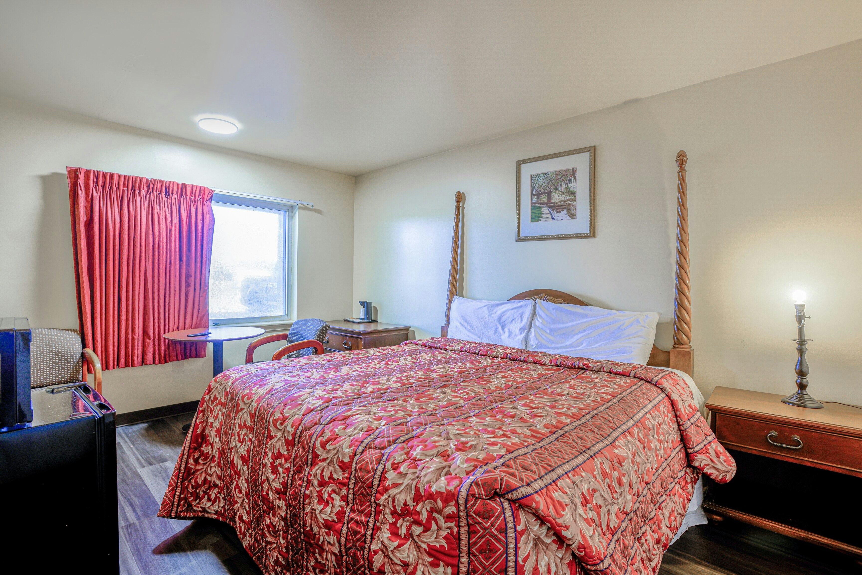 King Bed Non-Smoking, Whispering Pines by Hotel O Whitestone VA 3/5