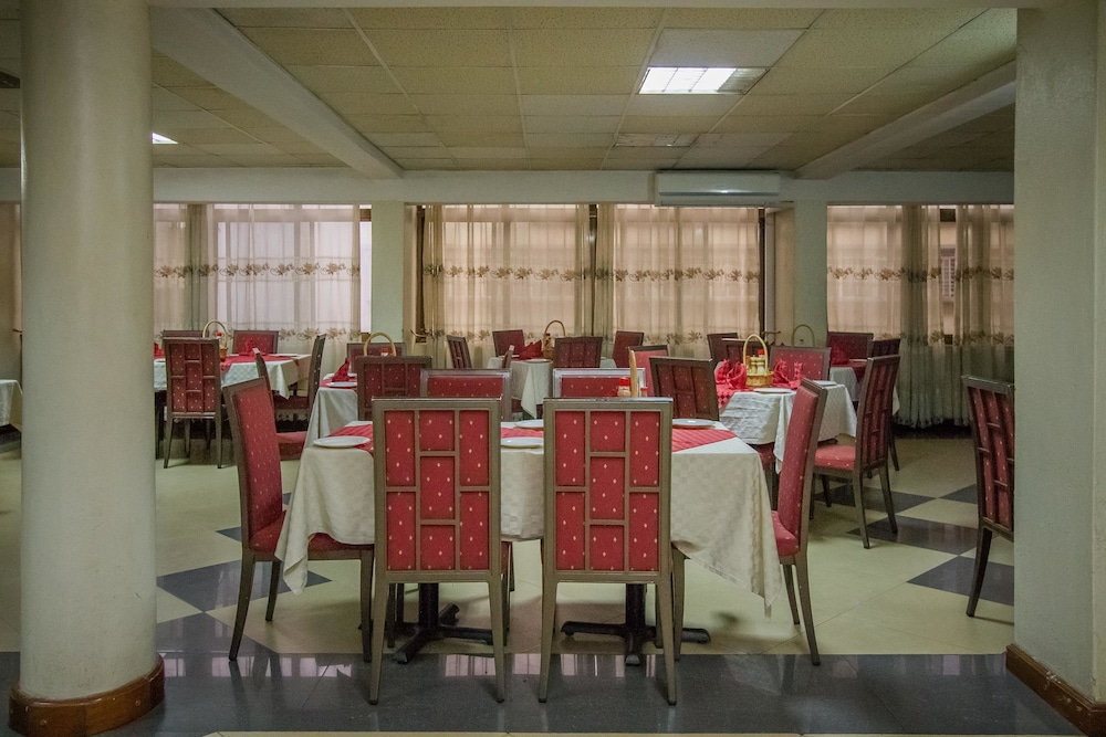 Holiday Express Hotel 71/74