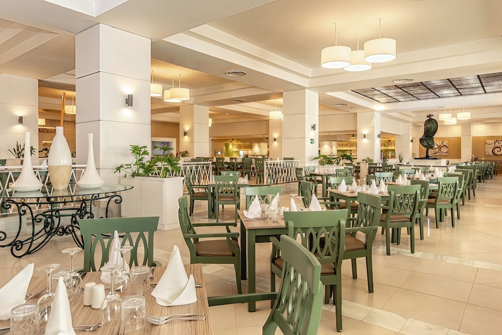 Bahia Principe Escape Runaway Bay 52/70