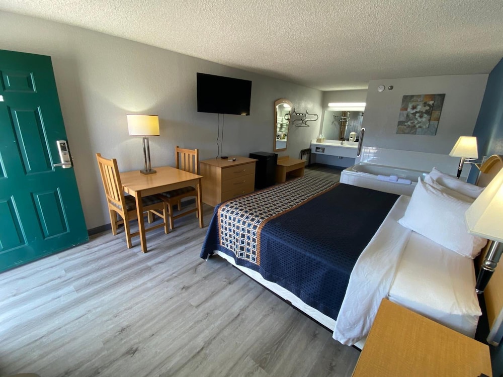 Econo Lodge Branson Theater District 29/40