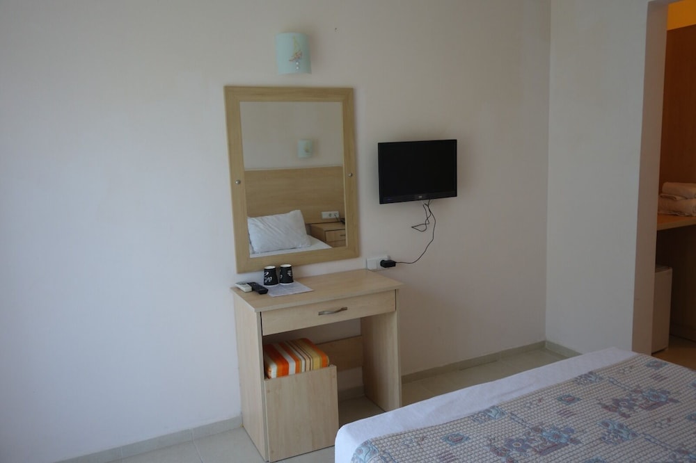 Viras Hotel 16/45