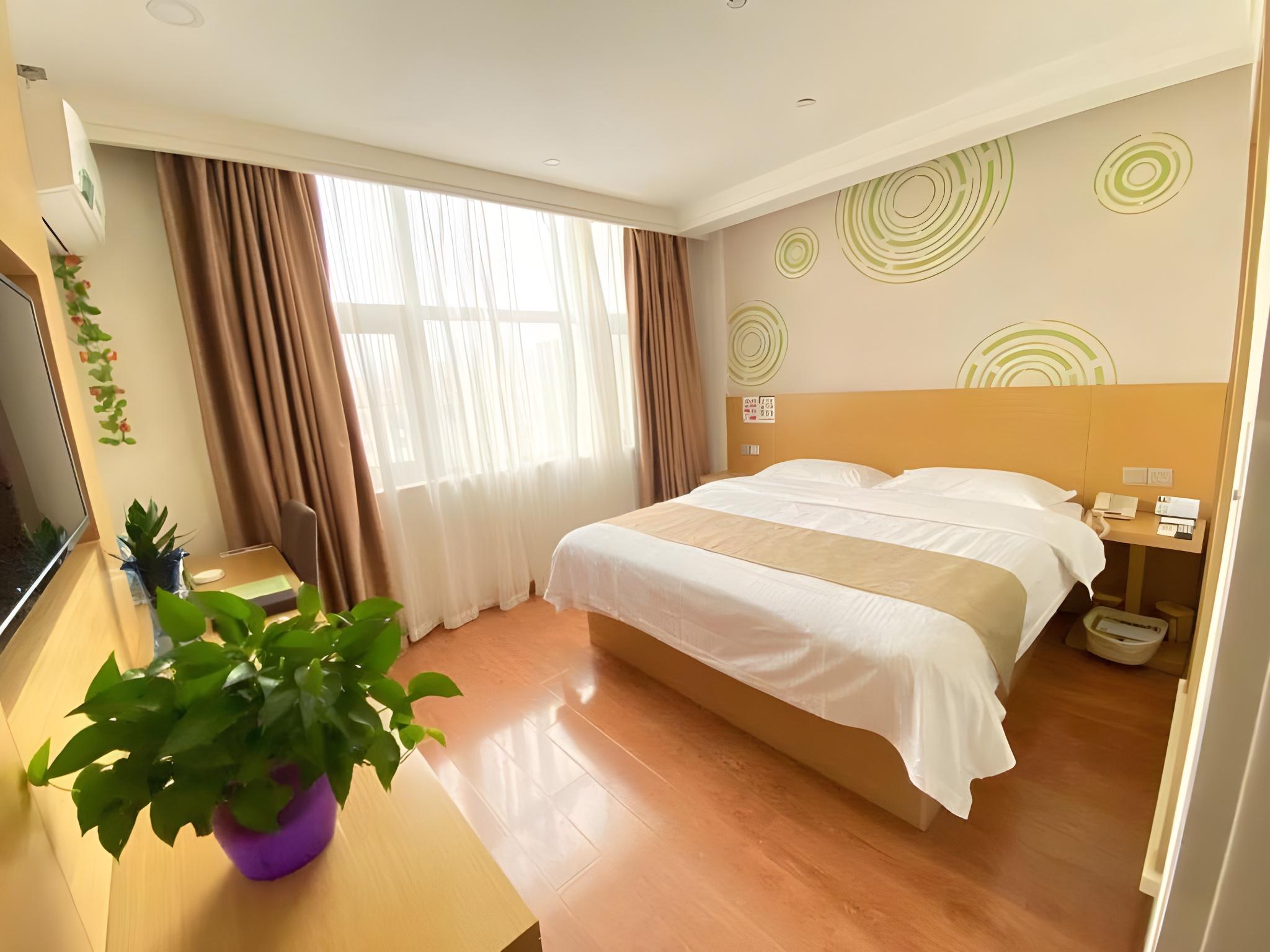 BUSINESS, QUEEN BED
