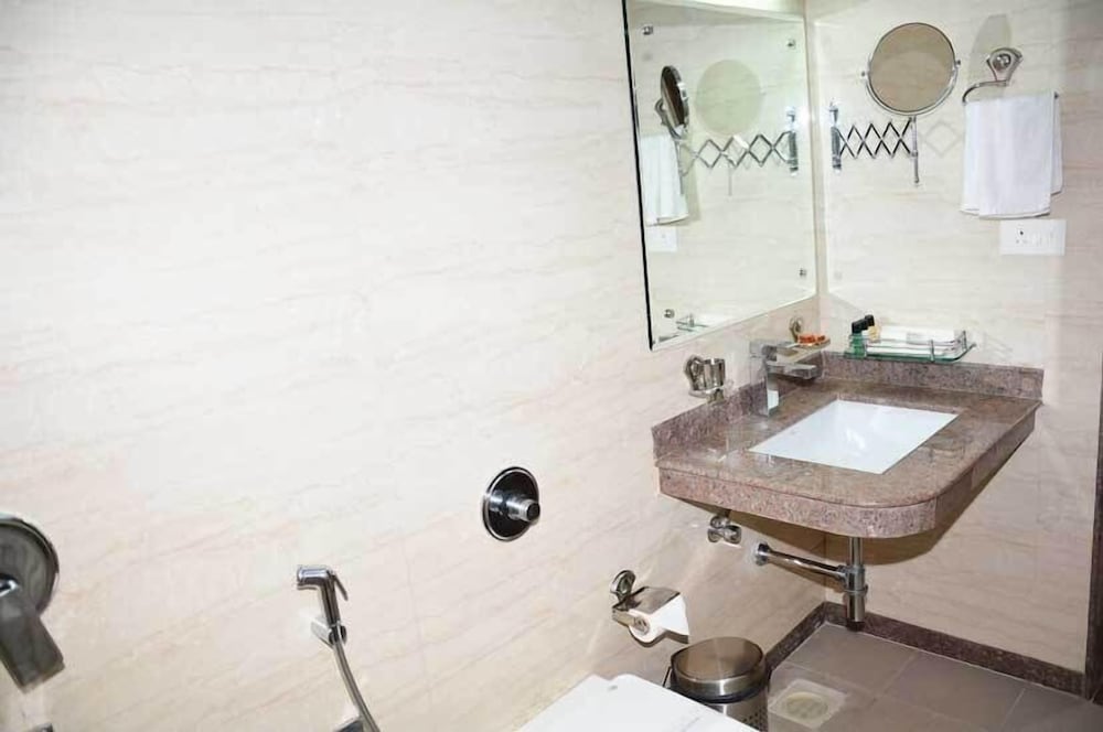 Boshan Hotels 49/50
