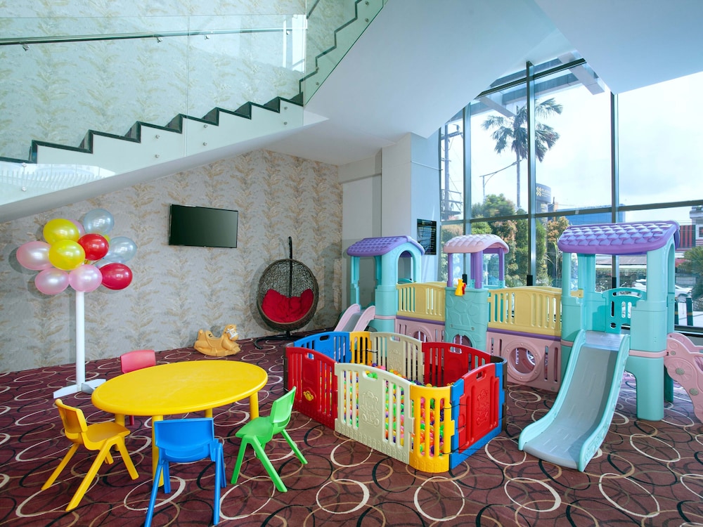 Platinum Balikpapan Hotel Convention Hall 62/64