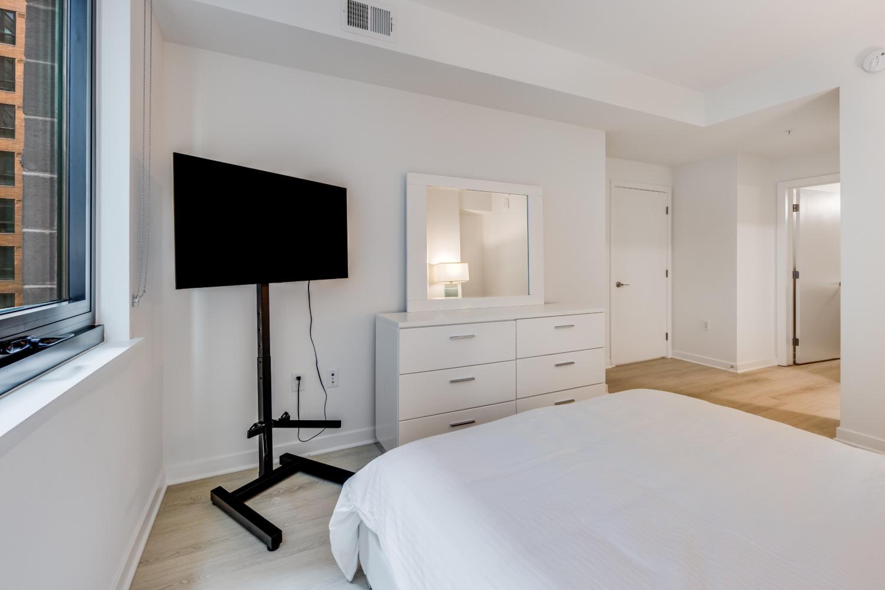 2 Bedrooms, Apartment, Global Luxury Suites at Capitol Hill 7/10