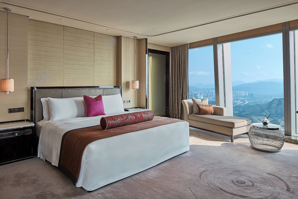 Caroline Astor, Suite, King Bed, City View