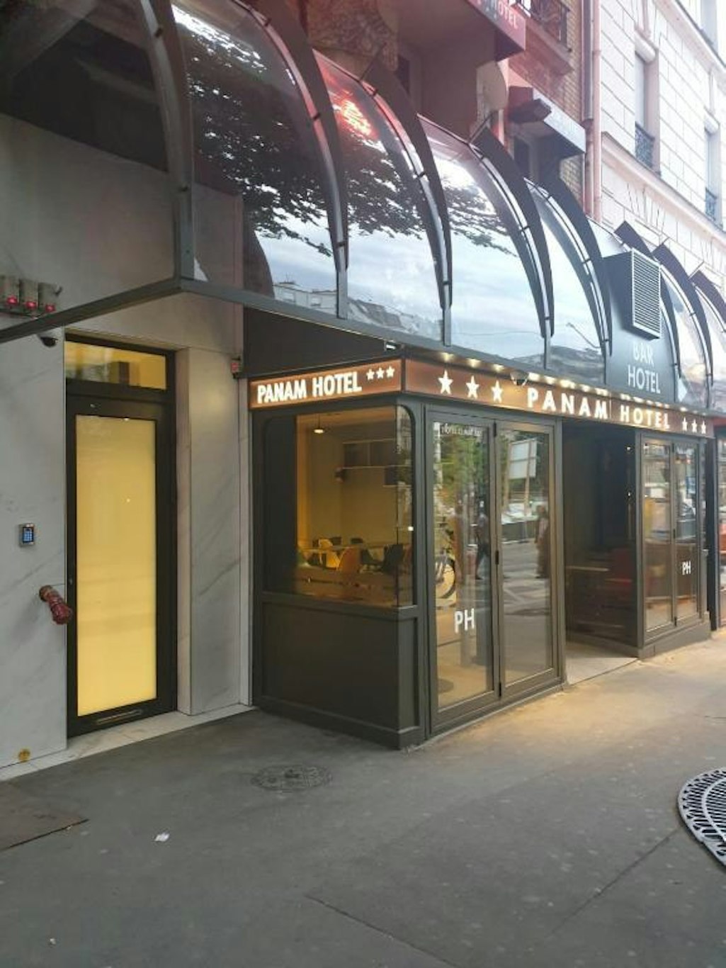 PANAM HOTEL PARIS GAMBETTA (ex Superhotel) 2/50