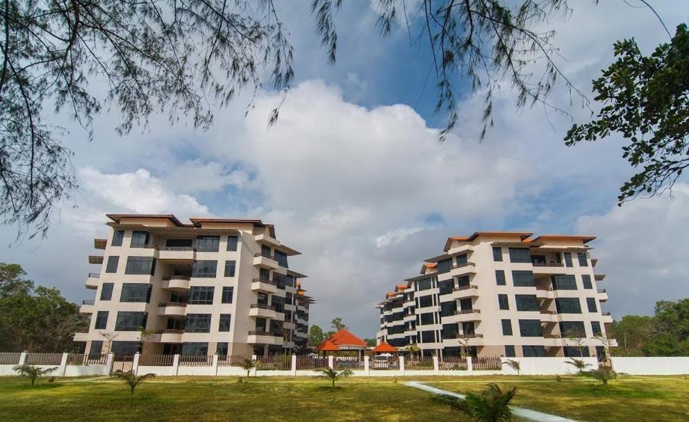 Samsuria Beach Resort & Residence 3/52