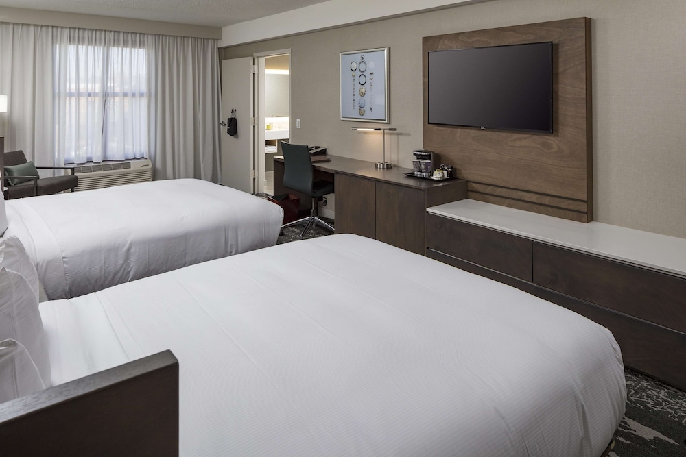 Doubletree By Hilton Boston Logan Airport Chelsea 11/48