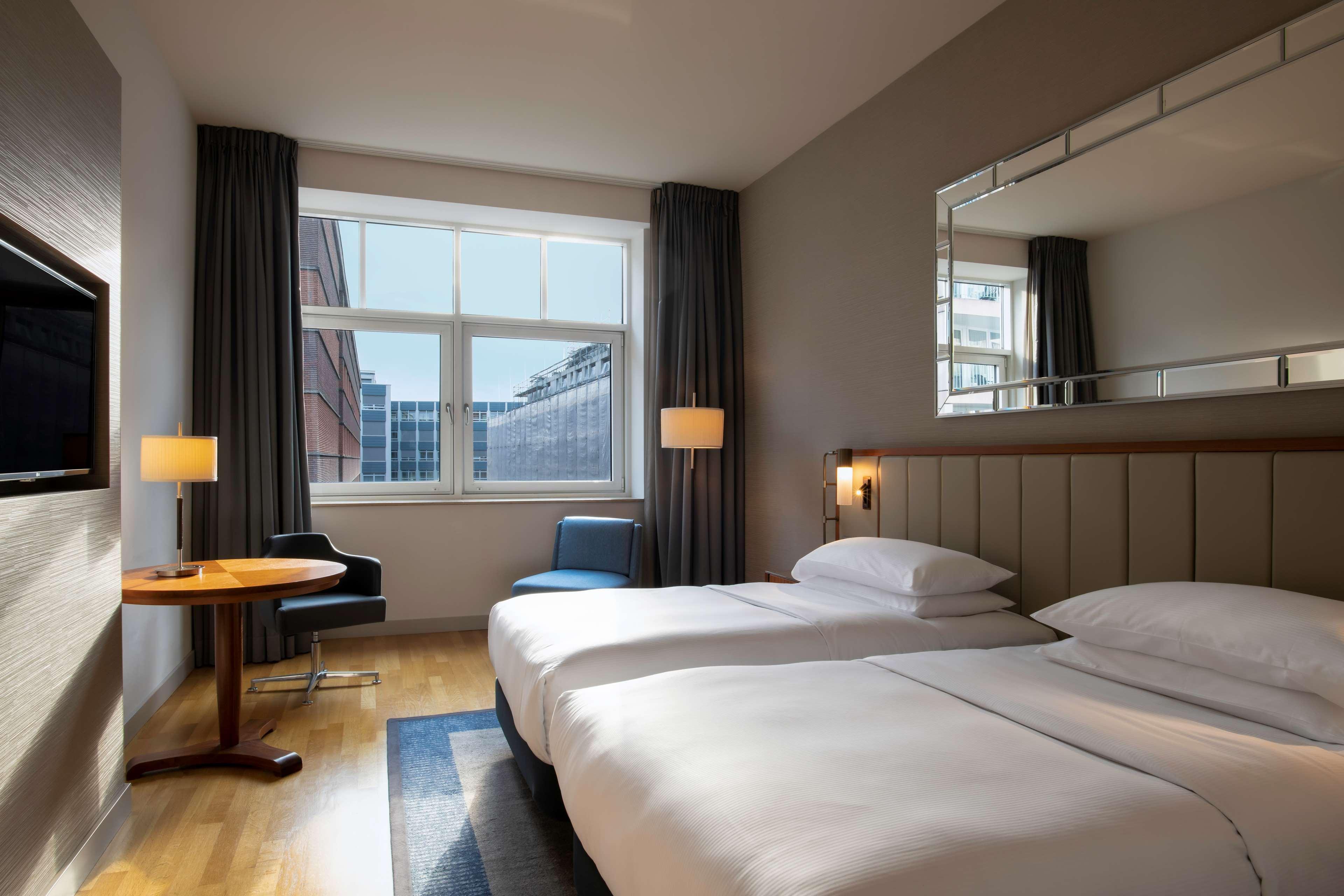 Dom, Guest Room, Twin Beds, Cathedral View