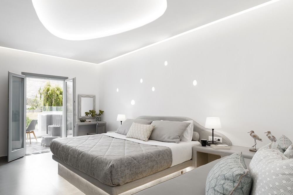 Suite, King Bed, Outdoor Jetted Tub, Sofa