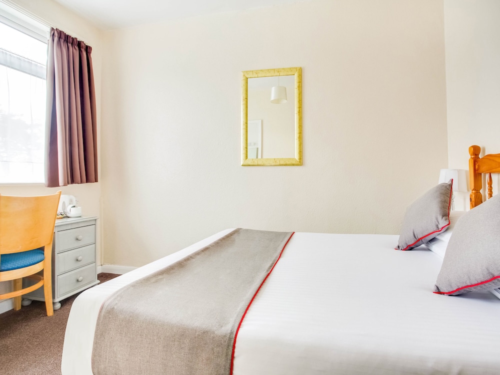 Oyo Godolphin Arms Hotel 25/67
