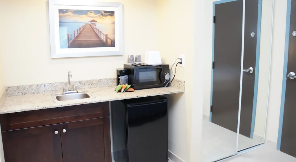 Best Western Naples Plaza Hotel 30/36