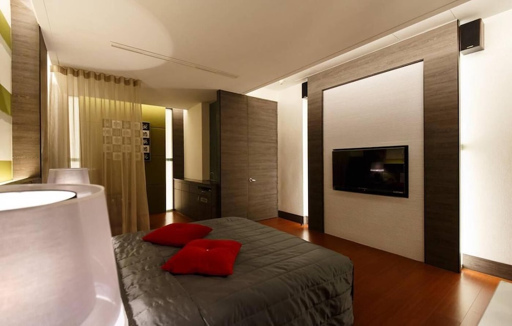 Leedon Motel 17/48