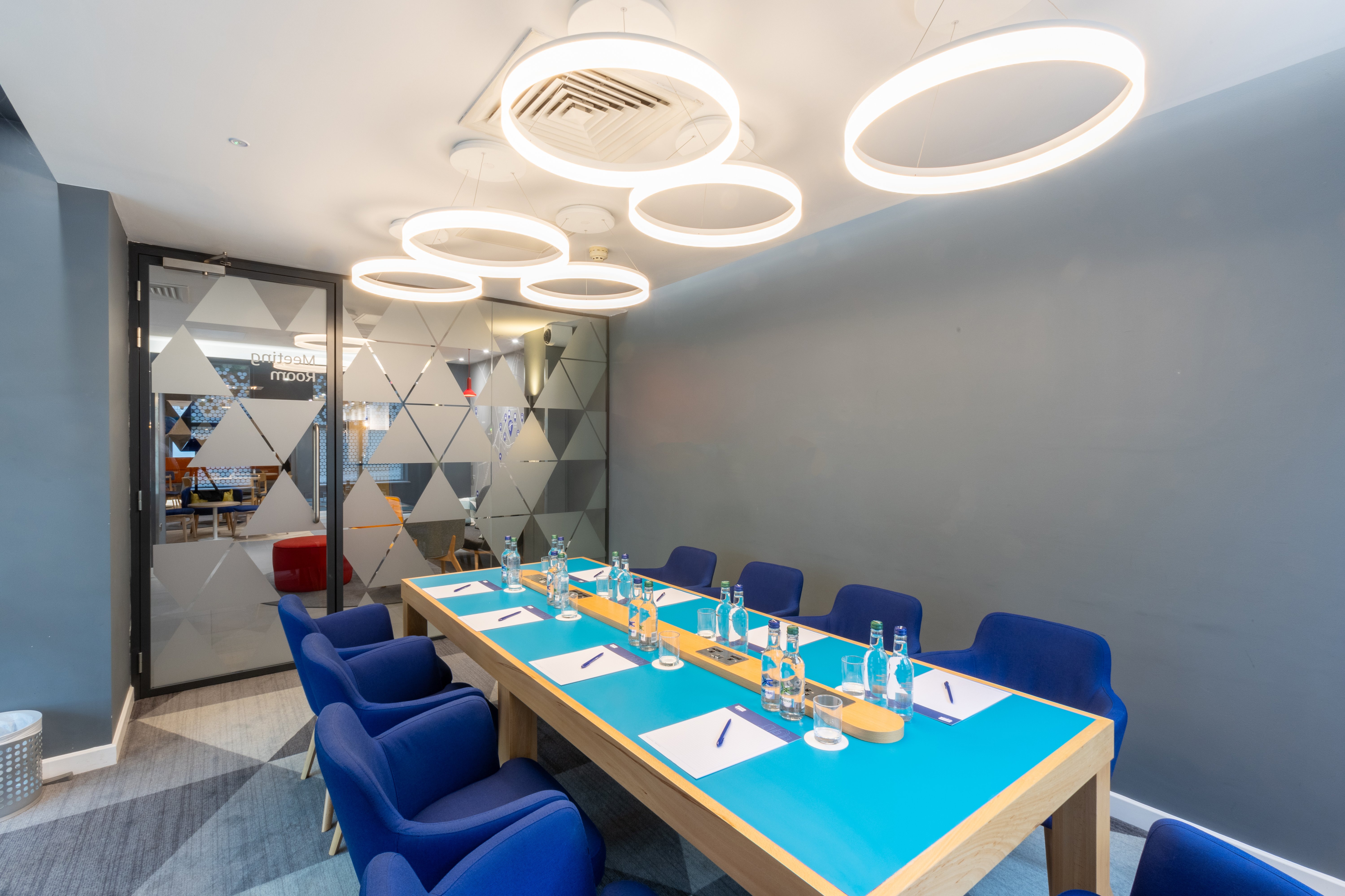Holiday Inn Express London Croydon 34/50