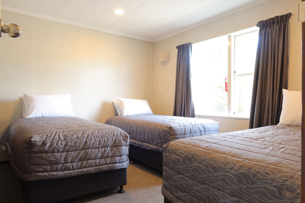 2 Bedrooms, Deluxe, Apartment, 1 Queen and 3 Single Beds