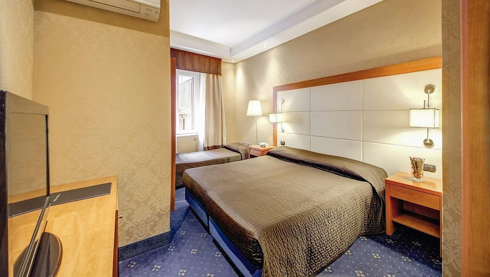 939 Hotel 25/52