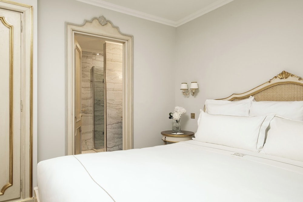 SIGNATURE, SUITE