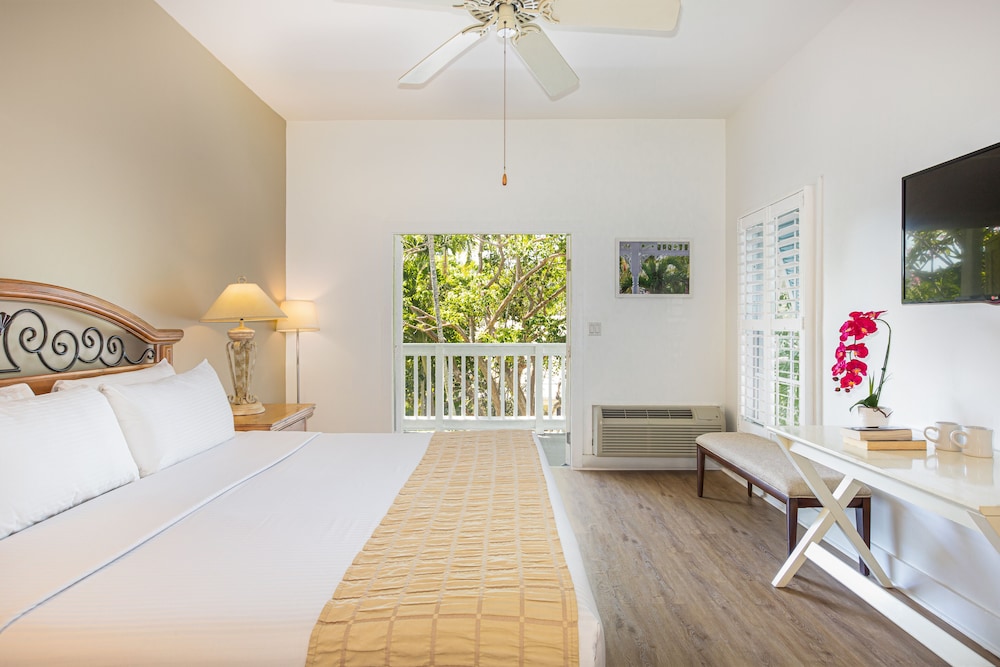 The Paradise Inn Adults Only 27/75