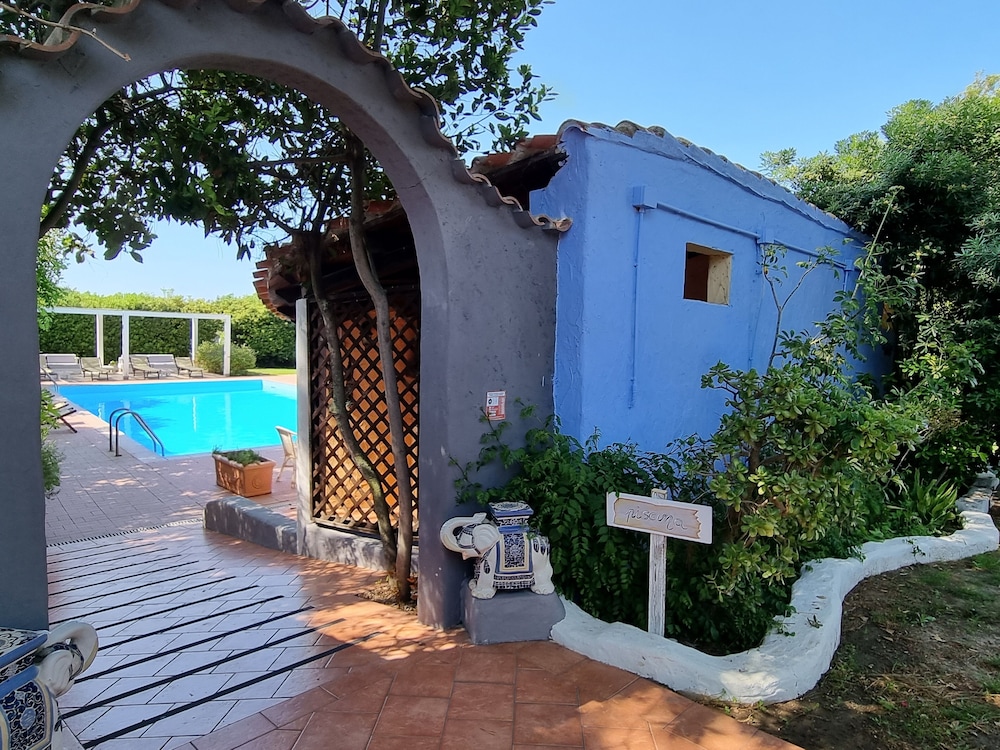 IS BENAS COUNTRY LODGE 63/63
