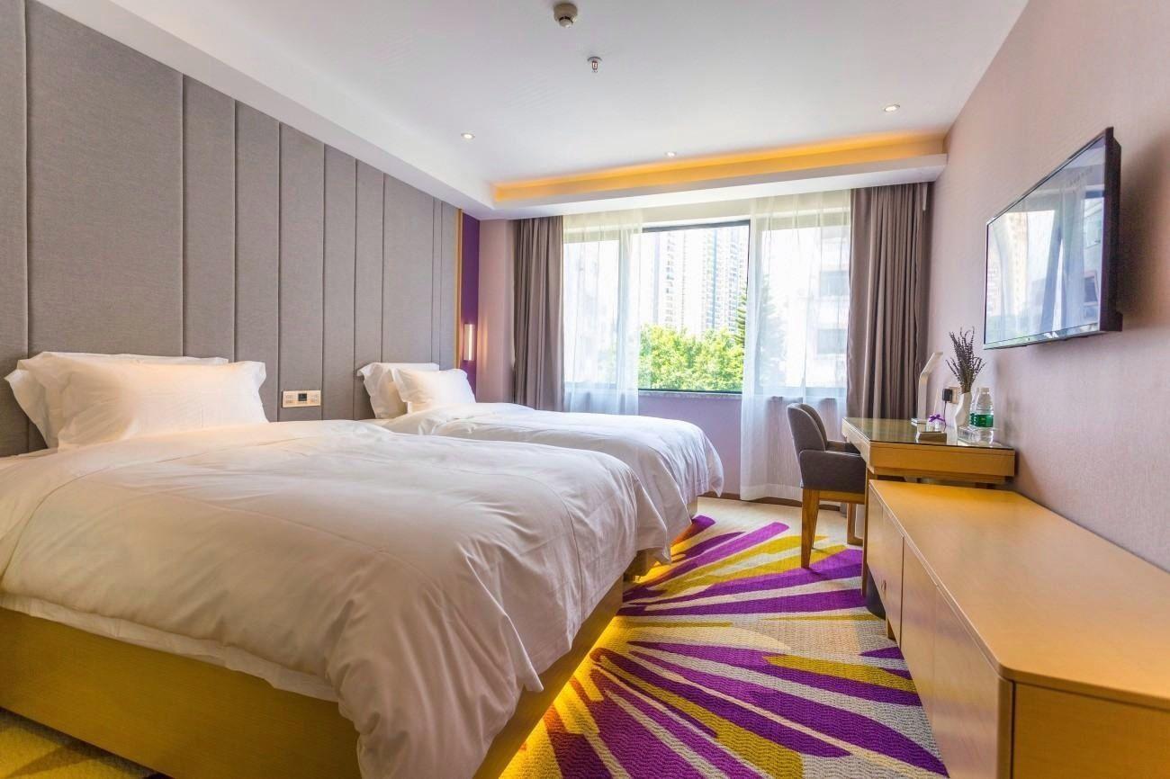 DELUXE, TWIN BEDS