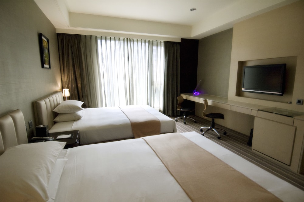 Urban Hotel 33 25/69