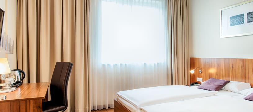 ROOM, SINGLE