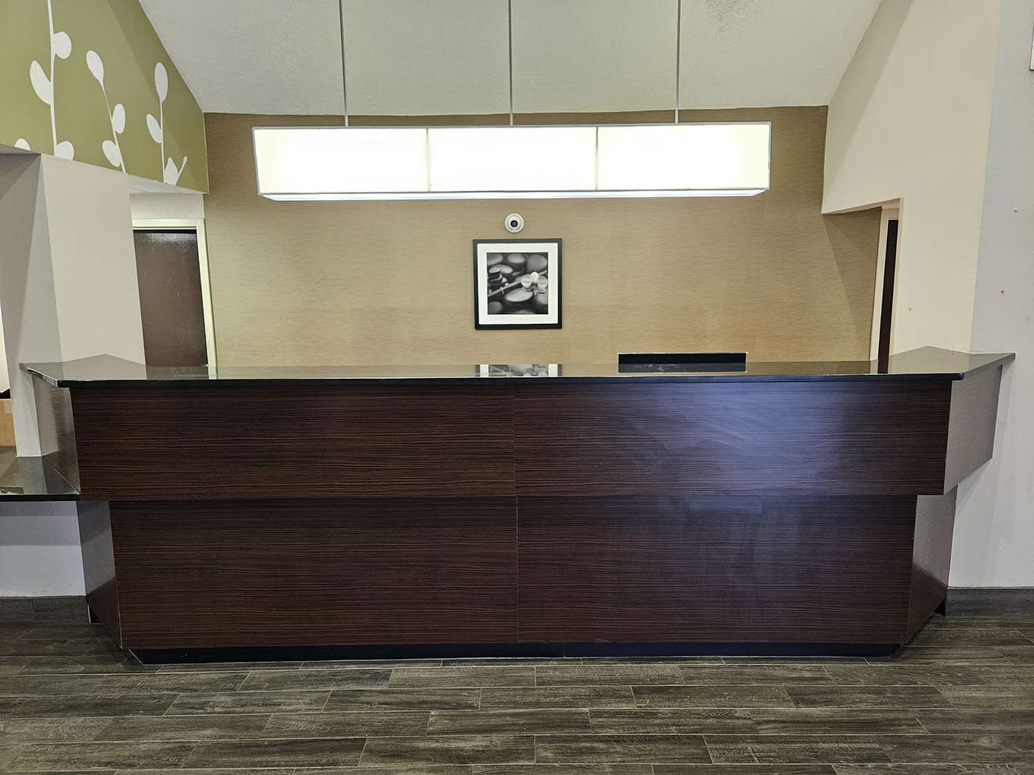 SureStay by Best Western Summerville Flowertown 3/25