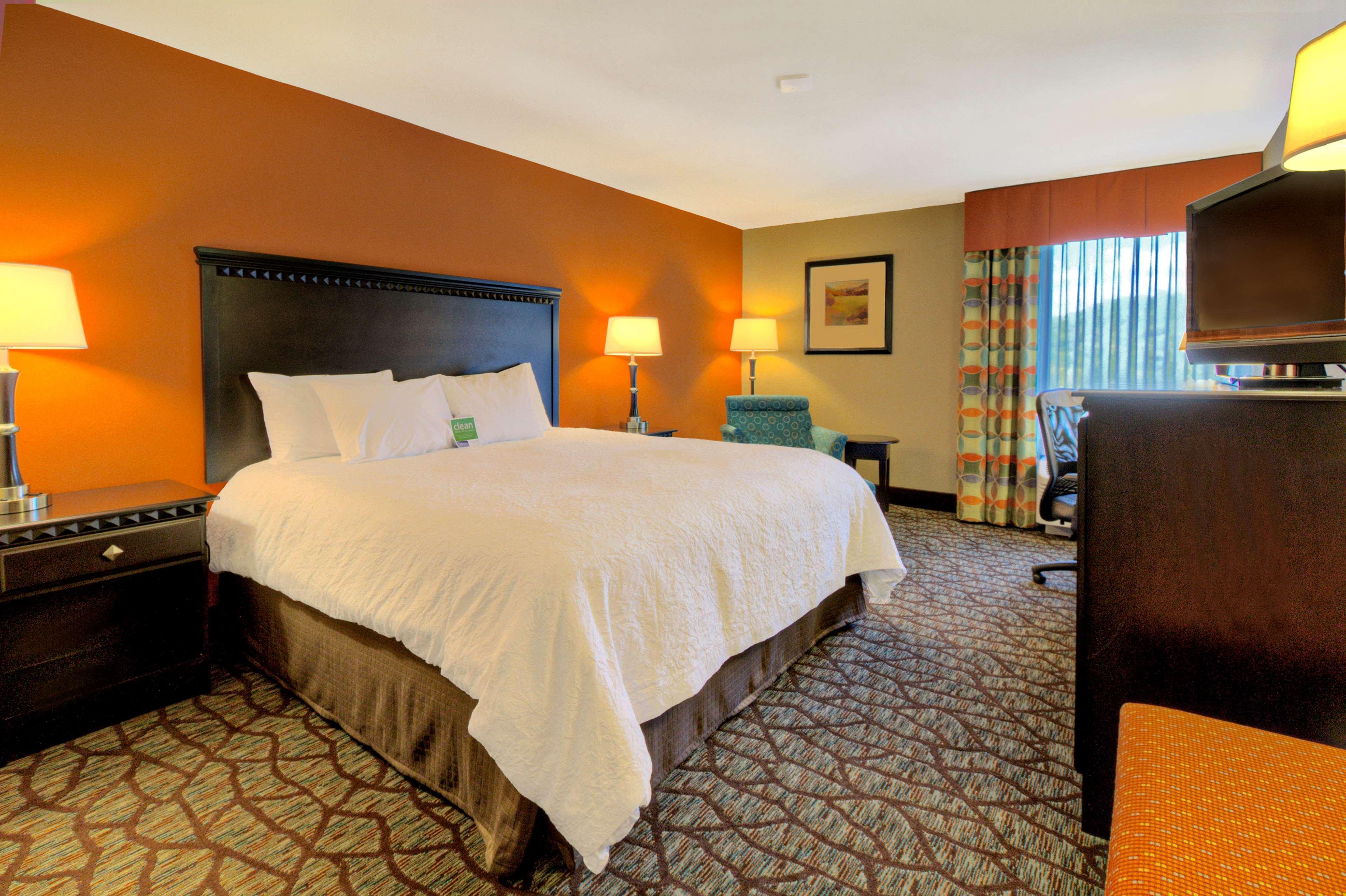 غرفة بسرير مزدوج، Hampton Inn Asheville Tunnel Road 5/8