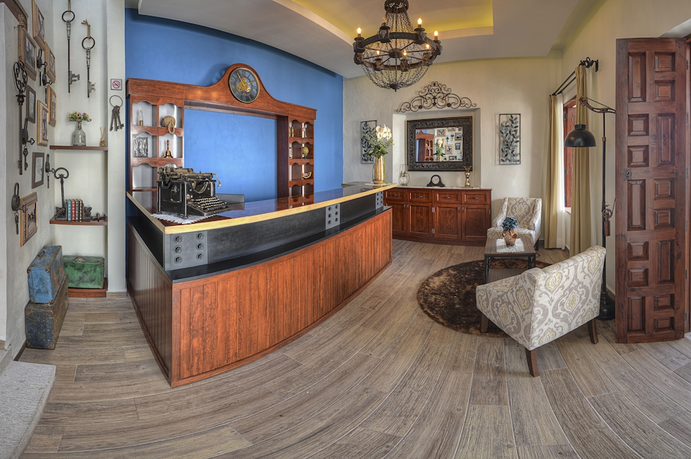 Hotel Santa Paula 2/28