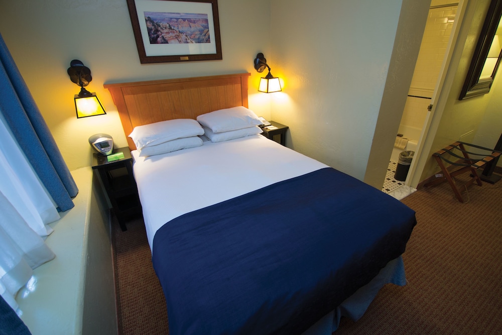 Standard, Double Bed, Street Level