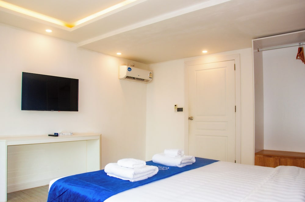 HT9 HOTEL 13/36