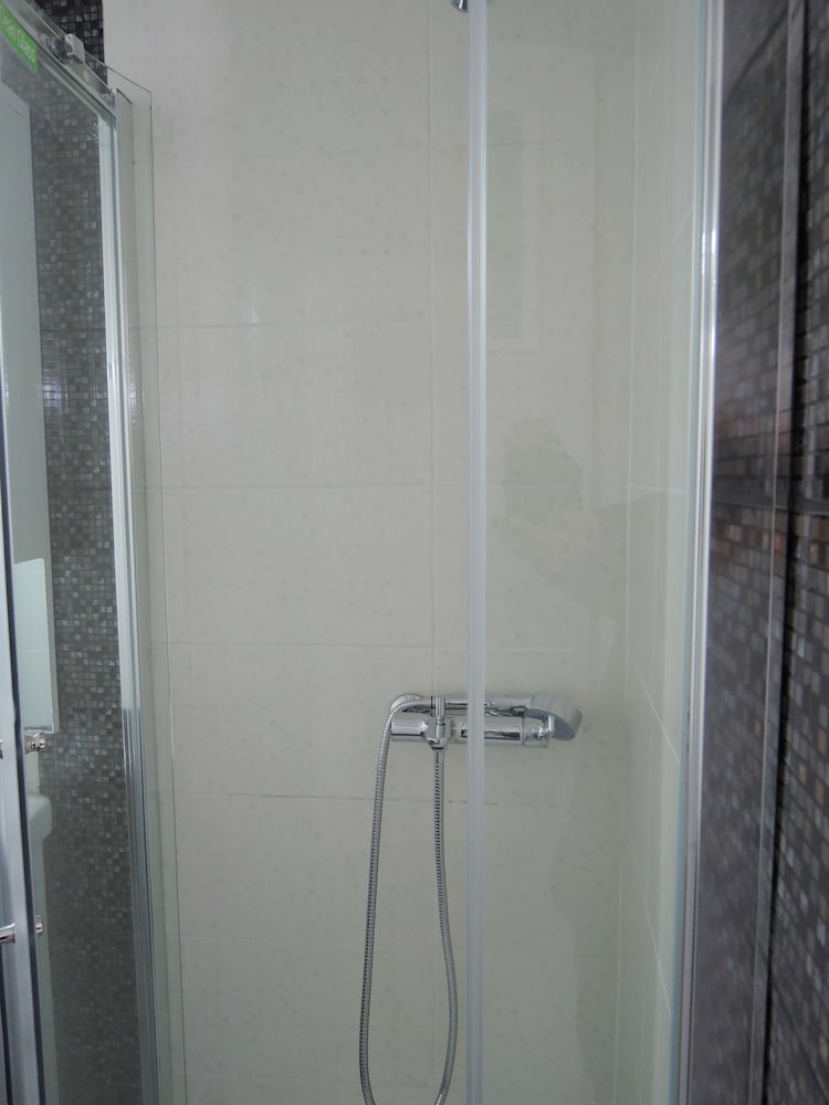Fantasia Hotel Apartments 46/46